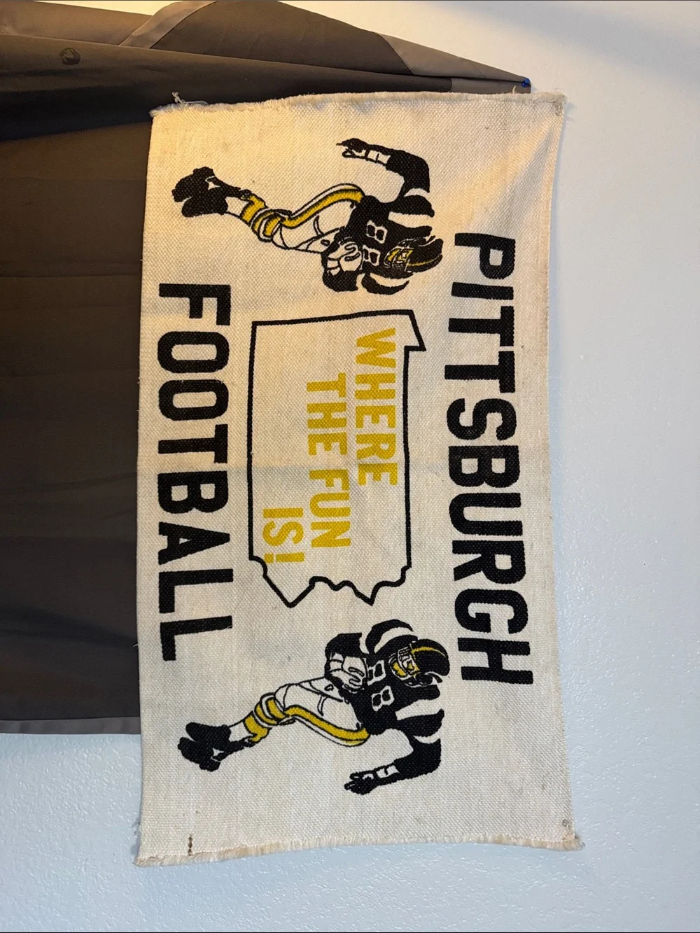 Vintage 1970’s Pittsburgh Steelers woven fringe rug/wall hanging
